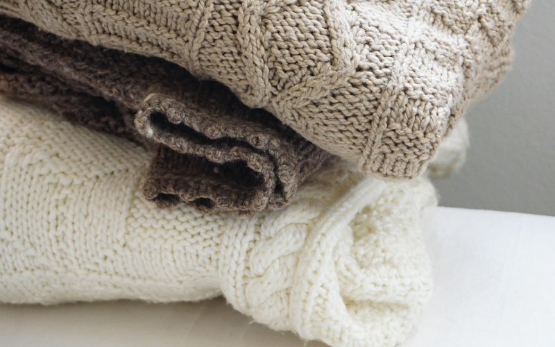 Damen Pullover mit V-Ausschnitt. Kostenlose Anleitung