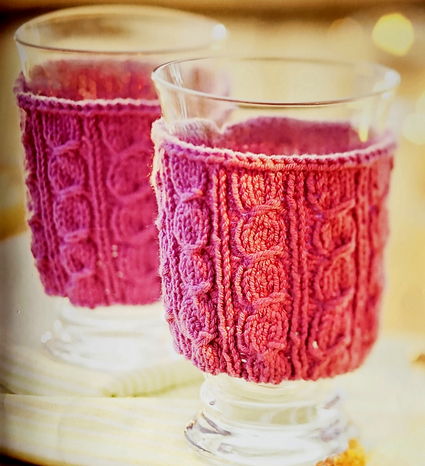 Gestrickte Tassenwärmer. Praktische Ideen für jeden Anlass