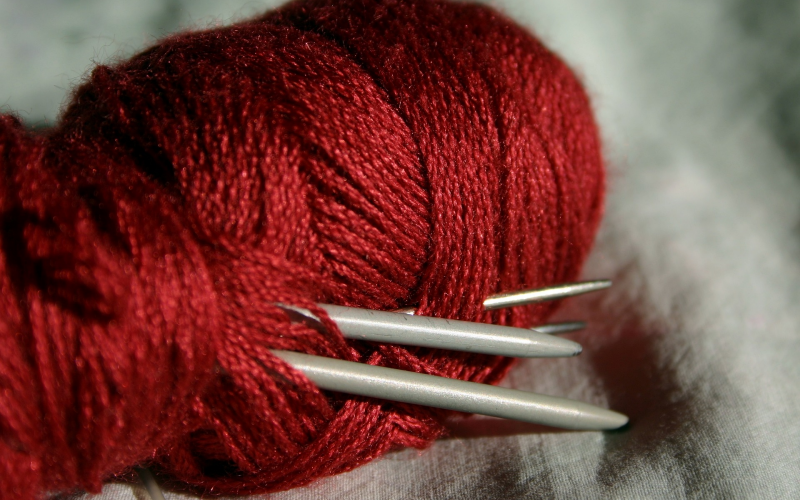 Gestrickte Tassenwärmer. Praktische Ideen für jeden Anlass