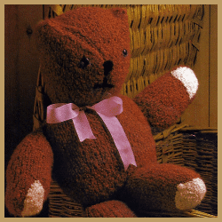 Gestrickter Teddybär aus fester Bouclewolle