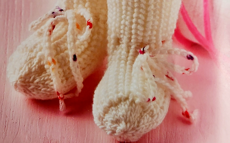 Süßes gestricktes Babymützchen + Söckchen Einfache Anleitung