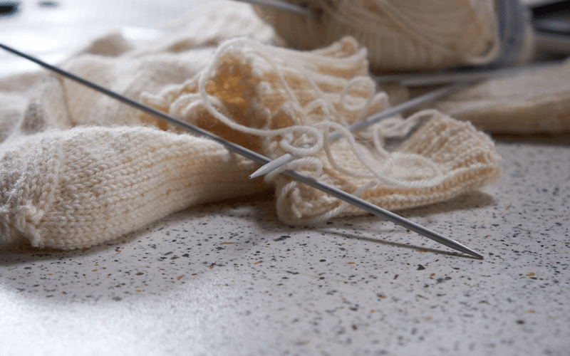 Zauberhaftes gestricktes Taufkleid. Kostenlose Anleitung