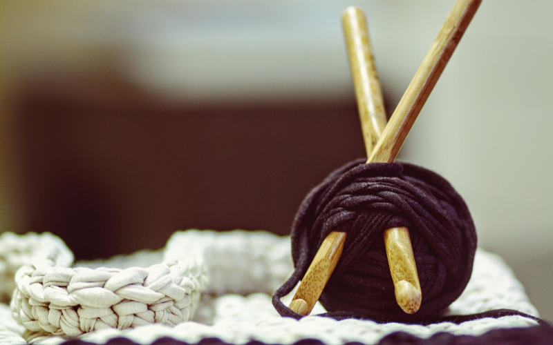 Pulli mit Schrägstreifen. Streifenpulli Modernes DIY-Projekt