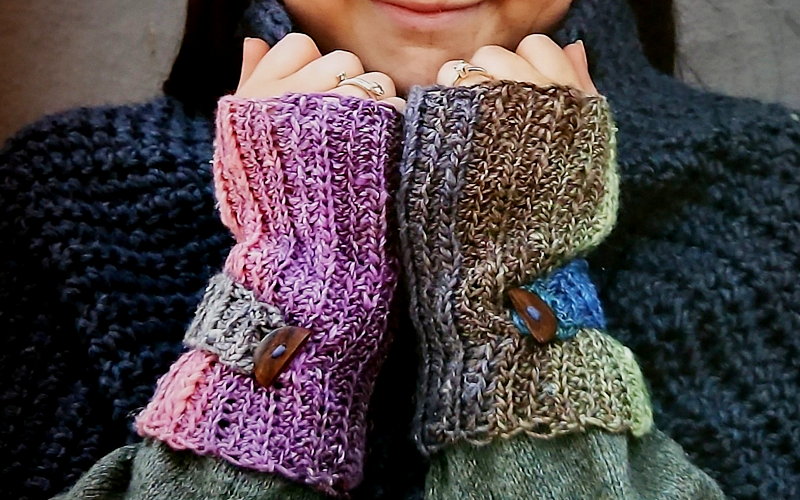 Selbst Gestrickter Pulswärmer. Anleitung mit Blattmuster