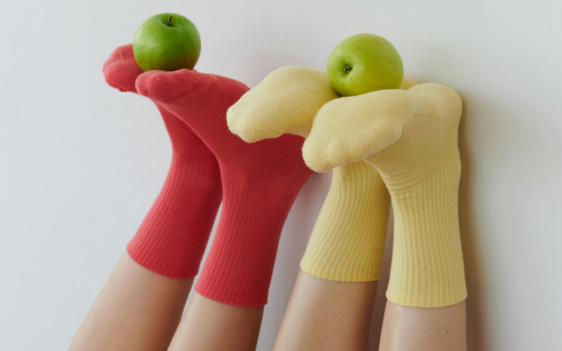 Anleitung. Flauschige Socken mit Bumerang-Ferse stricken