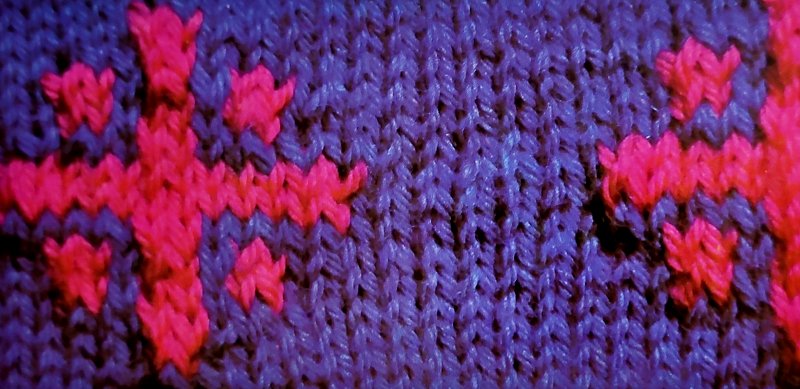 Sportlicher Mädchen Pullover. Kostenlose Strickanleitung