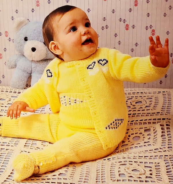 Strickanleitung Babypullover mit Hose. (Größe 6-9 Monate)