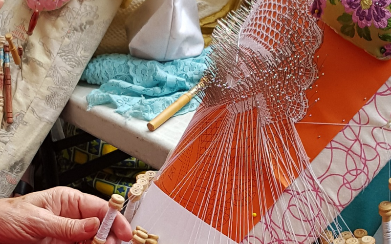 Strickarbeiten aus Österreich. Entdecken Sie Wiener Spitze