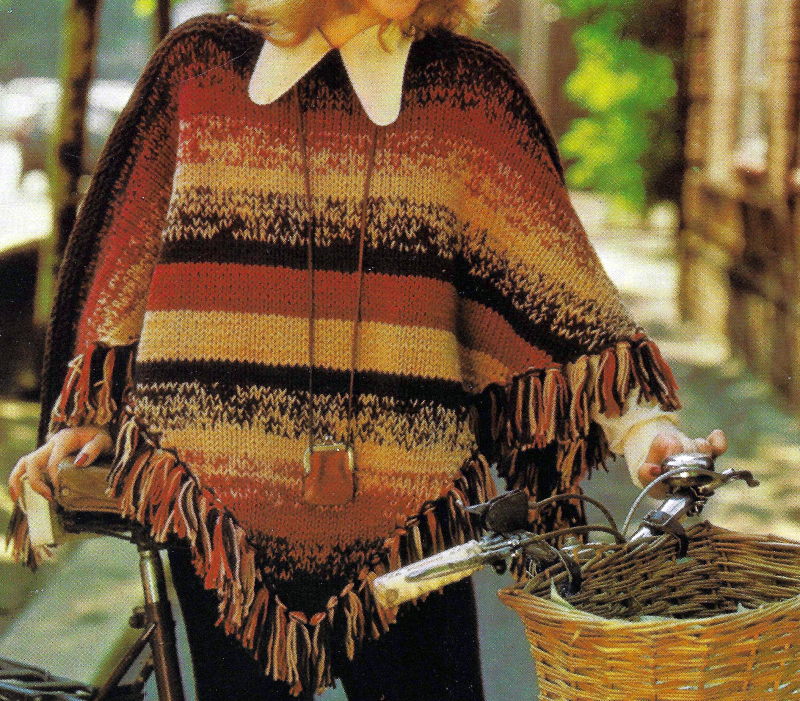 Warmer gestrickter Poncho aus 3 Fäden. Strickanleitung