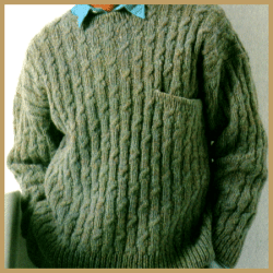 Herrenpullover mit Zopfmuster