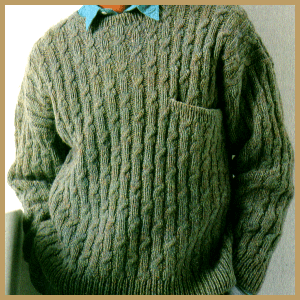 Herrenpullover mit Zopfmuster